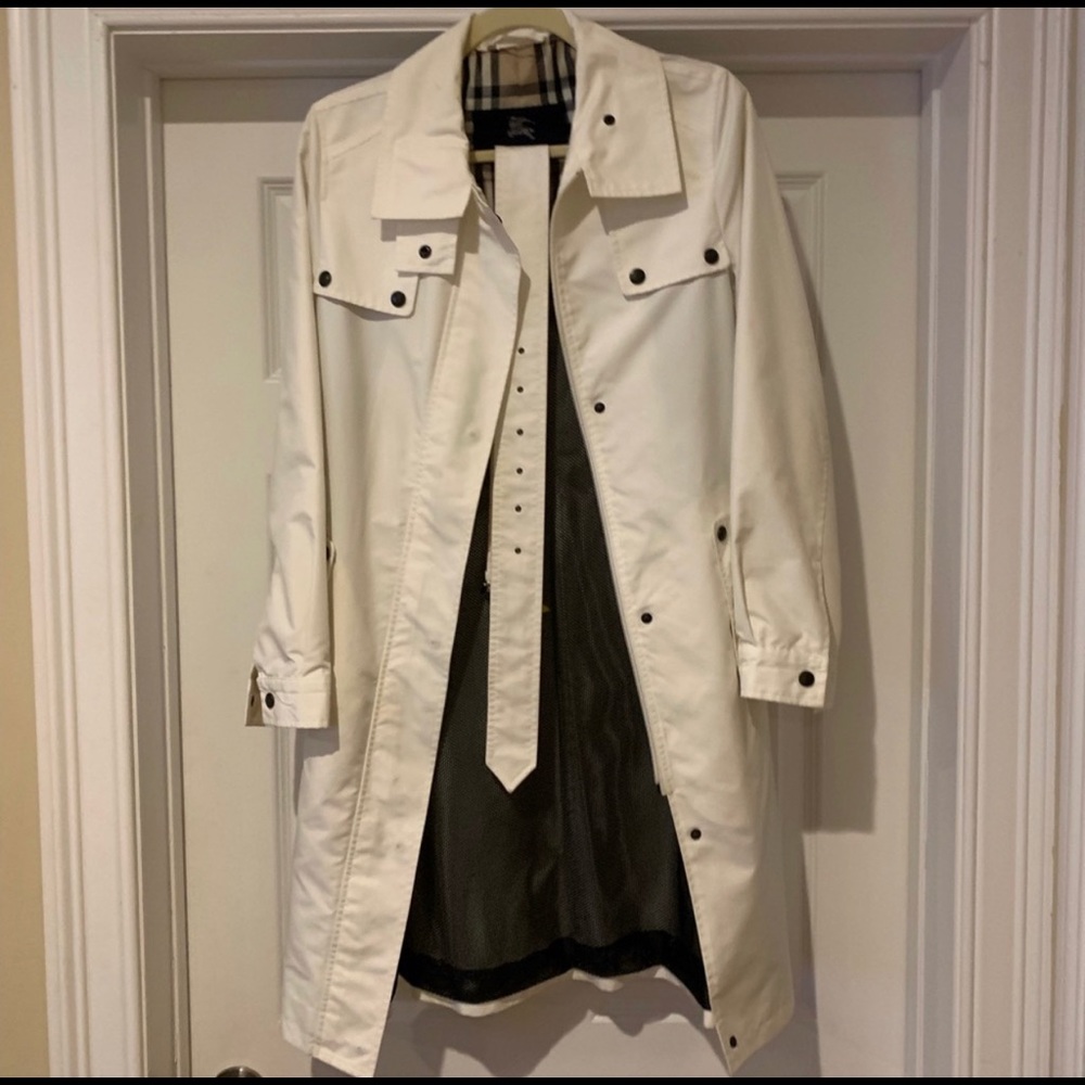 Burberry white rain trench coat. 100% authentic.